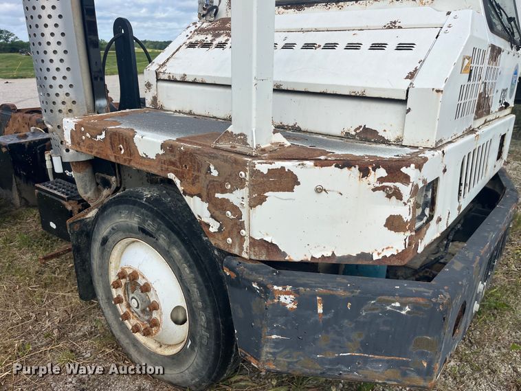 image for item EK8666 2011 Cargotec 4X2 yard truck