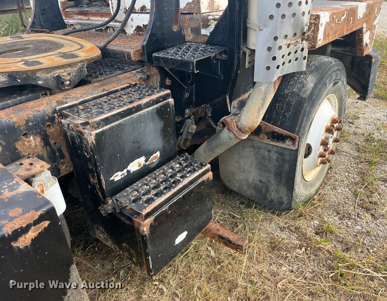 image for item EK8666 2011 Cargotec 4X2 yard truck