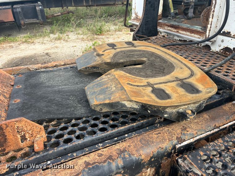 image for item EK8666 2011 Cargotec 4X2 yard truck