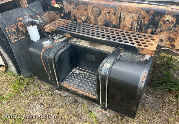 image for item EK8666 2011 Cargotec 4X2 yard truck