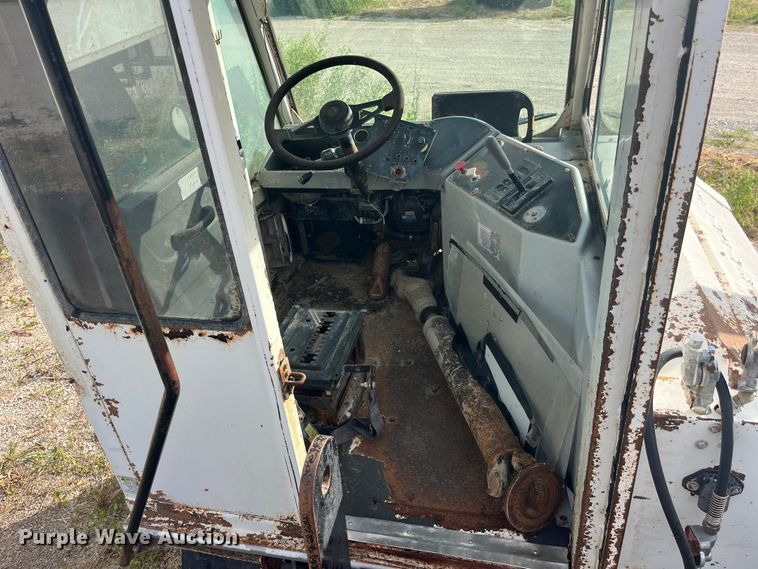 image for item EK8666 2011 Cargotec 4X2 yard truck