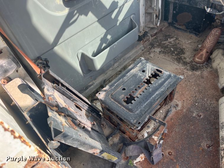 image for item EK8666 2011 Cargotec 4X2 yard truck