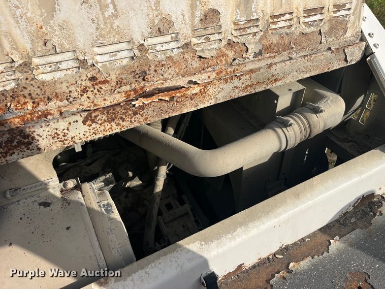 image for item EK8666 2011 Cargotec 4X2 yard truck