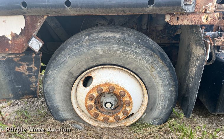 image for item EK8666 2011 Cargotec 4X2 yard truck