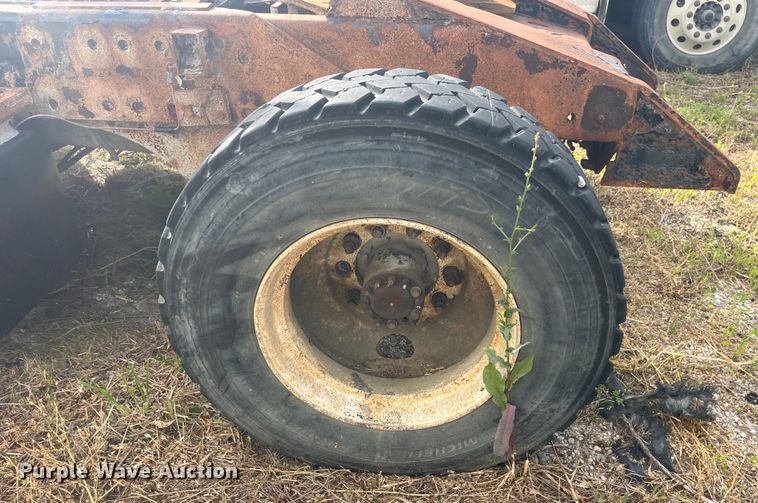 image for item EK8666 2011 Cargotec 4X2 yard truck