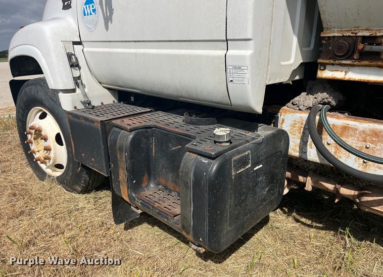 image for item EK8695 1999 GMC C6500 applicator truck