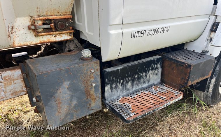 image for item EK8695 1999 GMC C6500 applicator truck