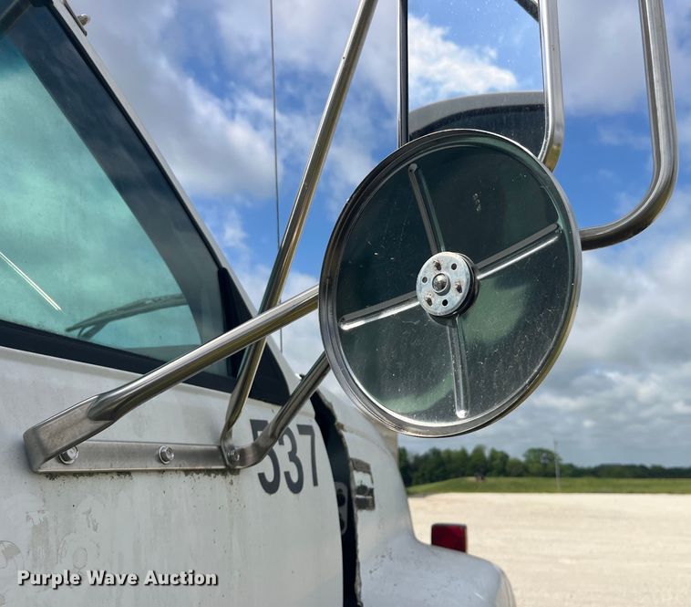 image for item EK8695 1999 GMC C6500 applicator truck