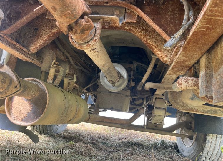 image for item EK8695 1999 GMC C6500 applicator truck