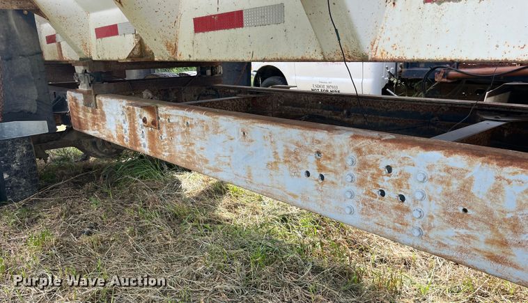 image for item EK8695 1999 GMC C6500 applicator truck