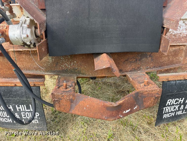 image for item EK8695 1999 GMC C6500 applicator truck