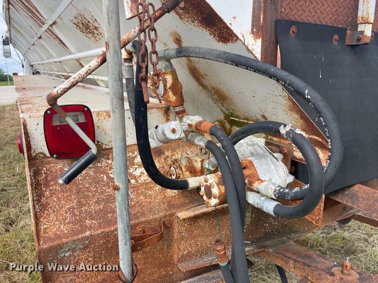 image for item EK8695 1999 GMC C6500 applicator truck