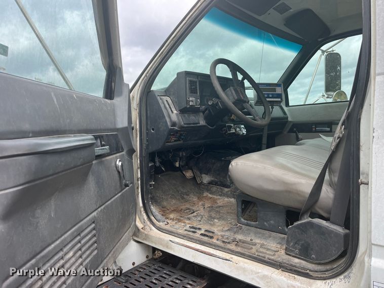 image for item EK8695 1999 GMC C6500 applicator truck