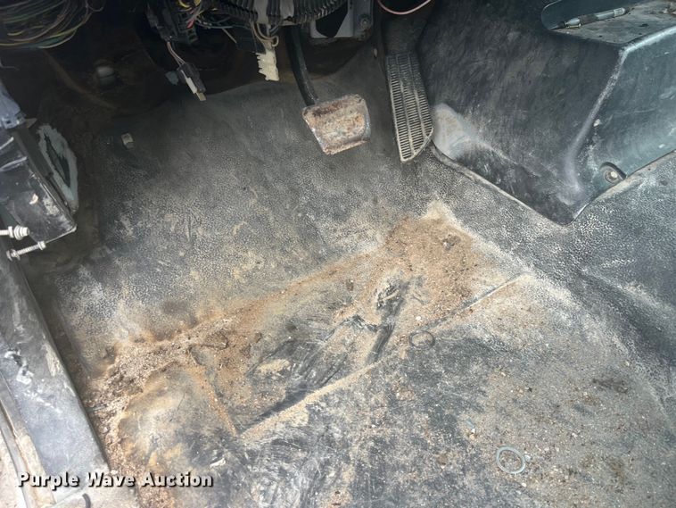 image for item EK8695 1999 GMC C6500 applicator truck