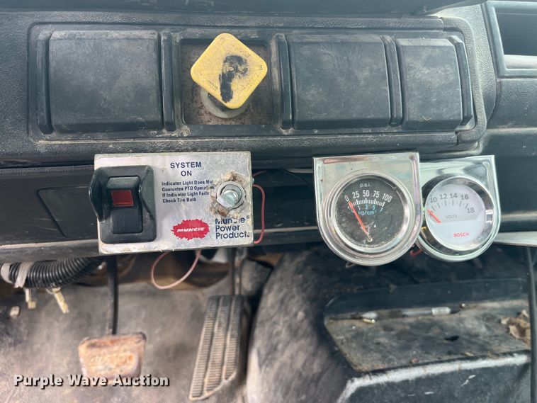 image for item EK8695 1999 GMC C6500 applicator truck