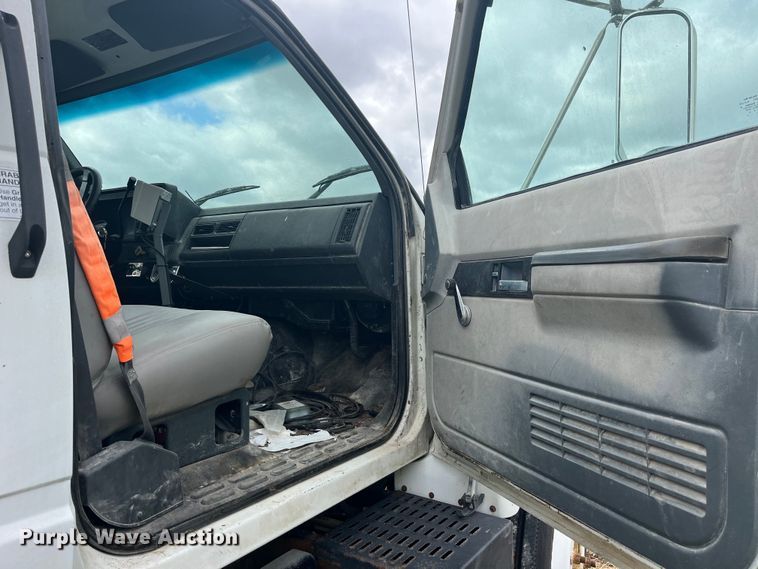 image for item EK8695 1999 GMC C6500 applicator truck