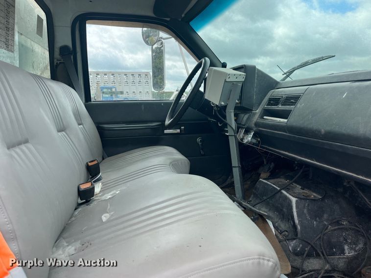 image for item EK8695 1999 GMC C6500 applicator truck