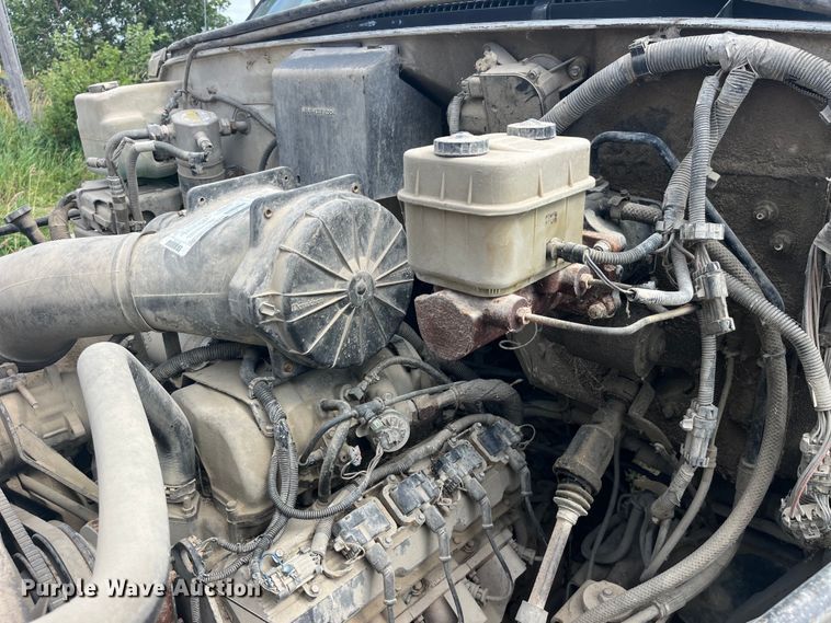 image for item EK8695 1999 GMC C6500 applicator truck