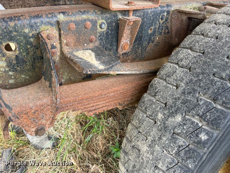 image for item EK8695 1999 GMC C6500 applicator truck