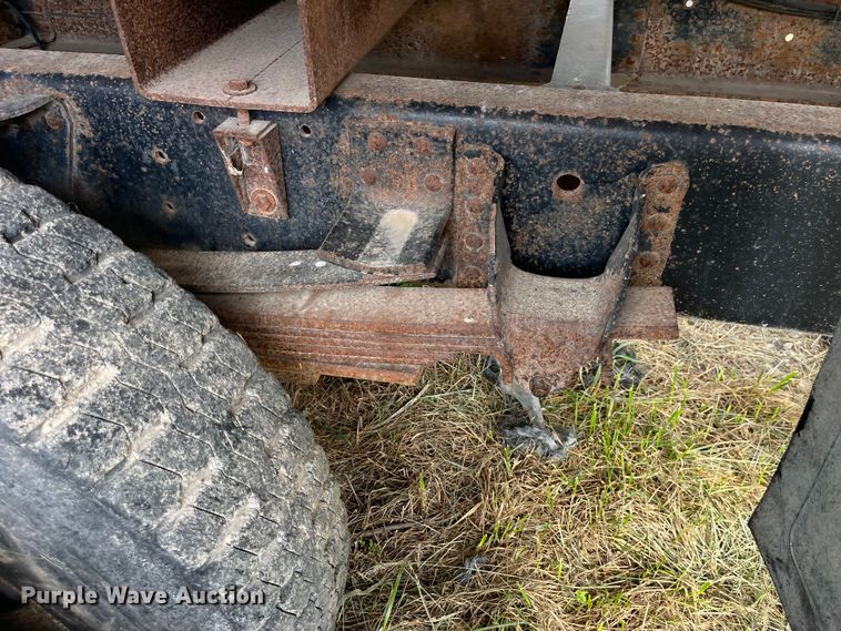 image for item EK8695 1999 GMC C6500 applicator truck