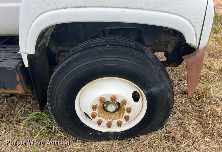 image for item EK8695 1999 GMC C6500 applicator truck