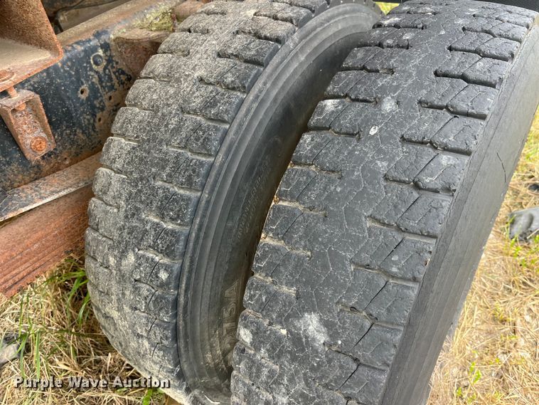 image for item EK8695 1999 GMC C6500 applicator truck