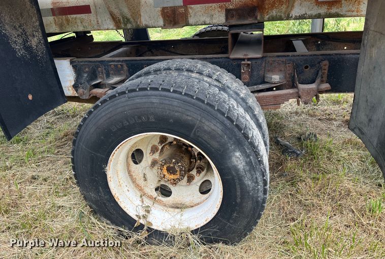 image for item EK8695 1999 GMC C6500 applicator truck