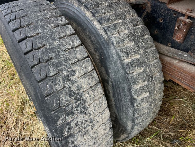 image for item EK8695 1999 GMC C6500 applicator truck