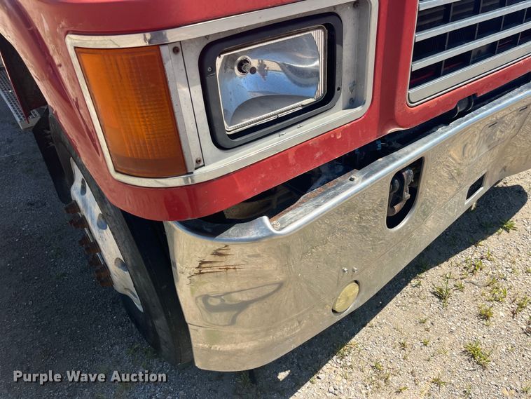 image for item EK8714 2006 Mack CHN613 semi truck