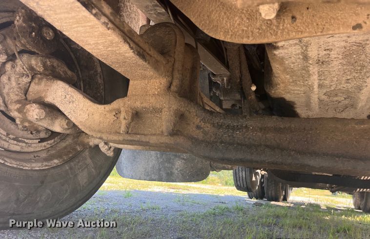 image for item EK8714 2006 Mack CHN613 semi truck