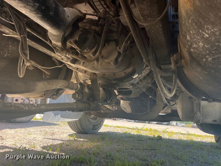 image for item EK8714 2006 Mack CHN613 semi truck