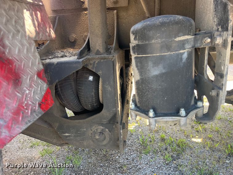 image for item EK8714 2006 Mack CHN613 semi truck