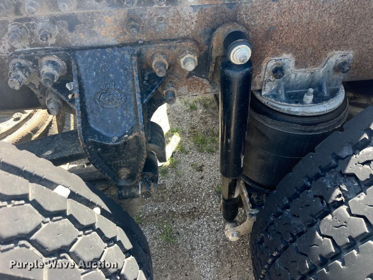 image for item EK8714 2006 Mack CHN613 semi truck