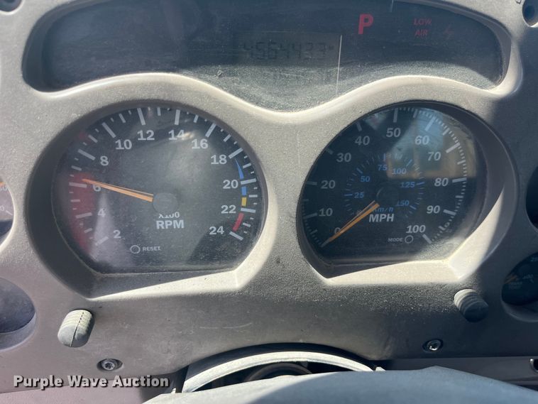 image for item EK8714 2006 Mack CHN613 semi truck