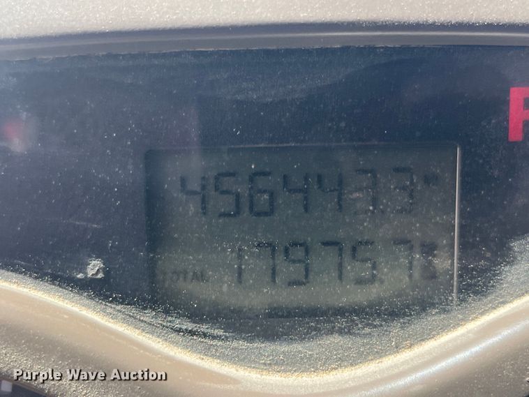 image for item EK8714 2006 Mack CHN613 semi truck