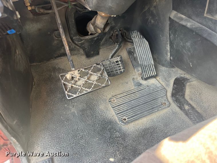 image for item EK8714 2006 Mack CHN613 semi truck