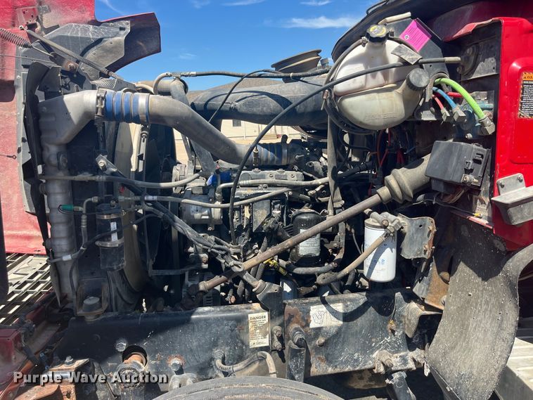 image for item EK8714 2006 Mack CHN613 semi truck