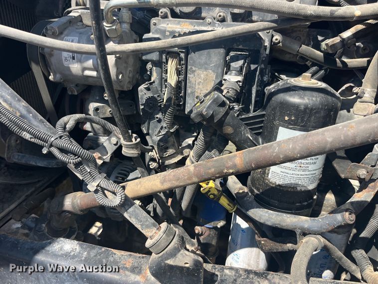 image for item EK8714 2006 Mack CHN613 semi truck