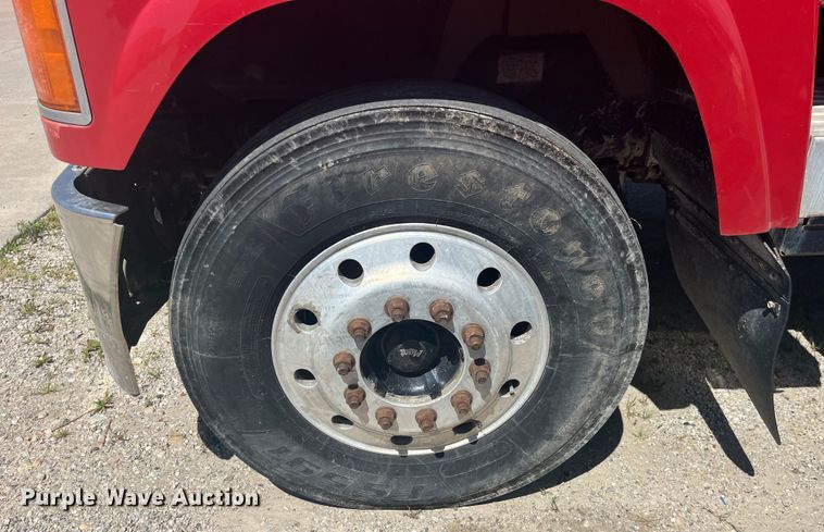 image for item EK8714 2006 Mack CHN613 semi truck