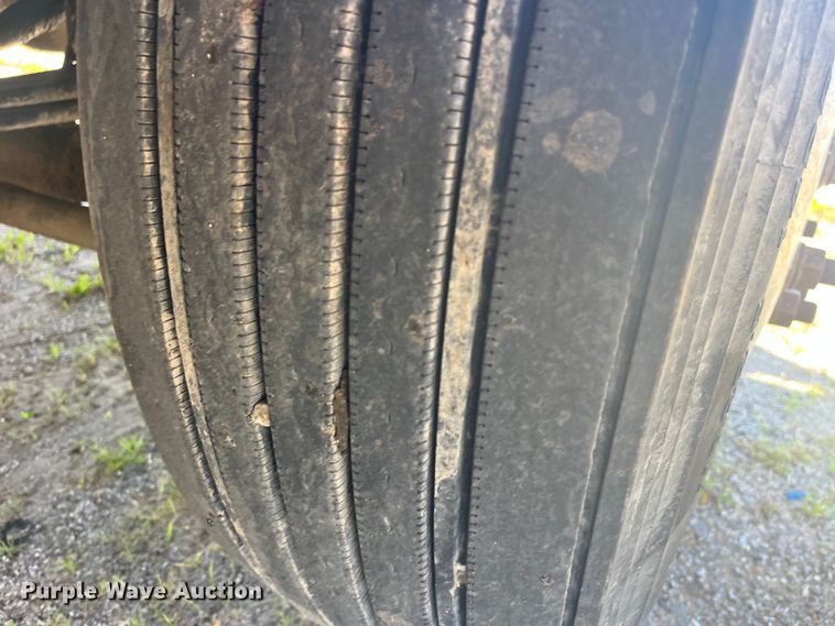 image for item EK8714 2006 Mack CHN613 semi truck