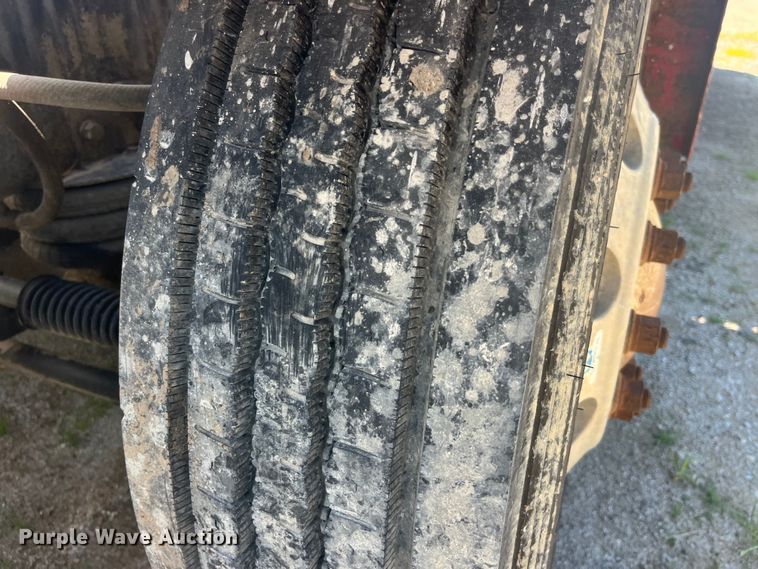 image for item EK8714 2006 Mack CHN613 semi truck