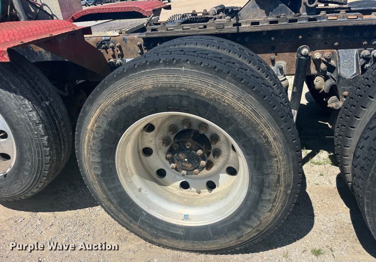 image for item EK8714 2006 Mack CHN613 semi truck