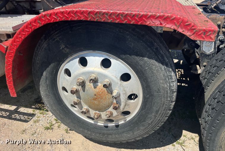 image for item EK8714 2006 Mack CHN613 semi truck