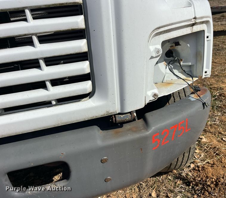 image for item LE9020 2003 Chevrolet  C7500 truck cab and chassis