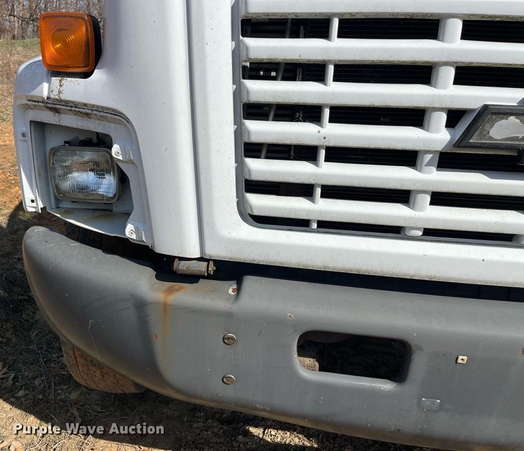 image for item LE9020 2003 Chevrolet  C7500 truck cab and chassis