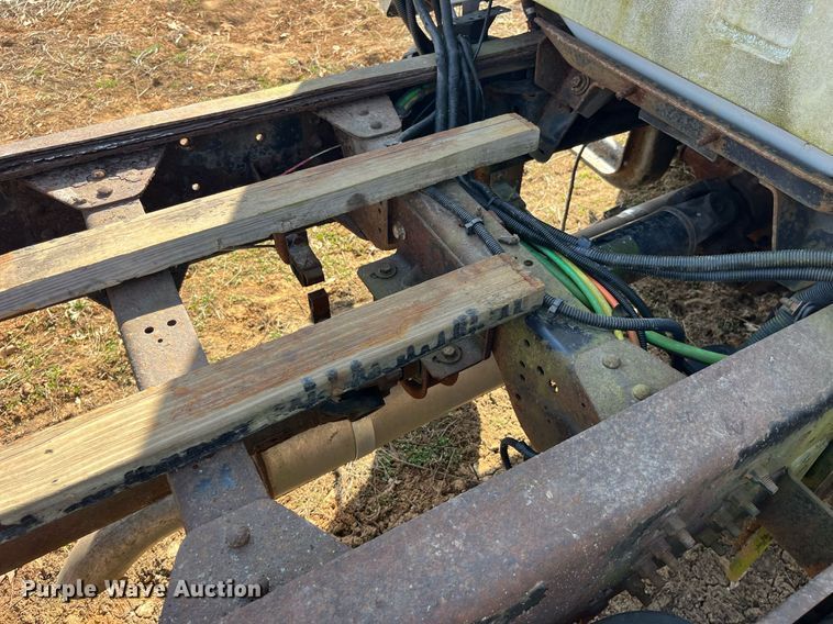 image for item LE9020 2003 Chevrolet  C7500 truck cab and chassis