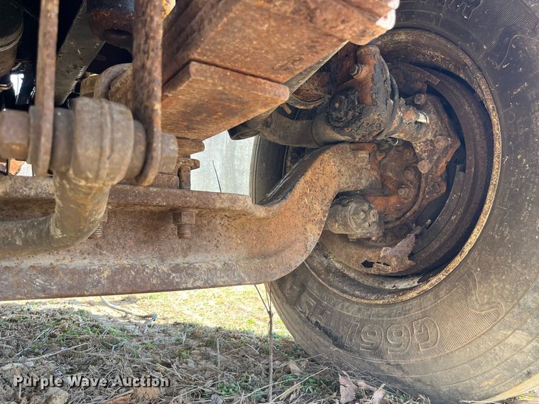 image for item LE9020 2003 Chevrolet  C7500 truck cab and chassis