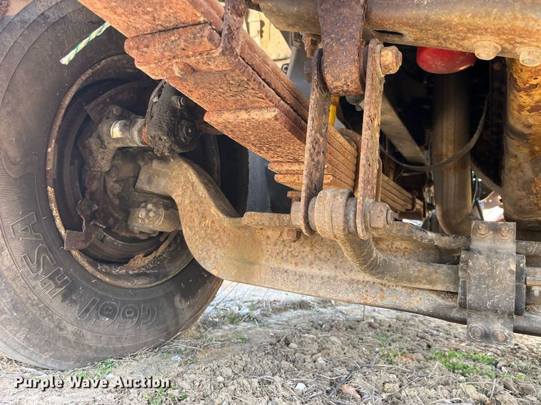 image for item LE9020 2003 Chevrolet  C7500 truck cab and chassis