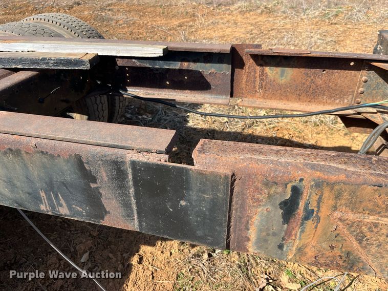 image for item LE9020 2003 Chevrolet  C7500 truck cab and chassis