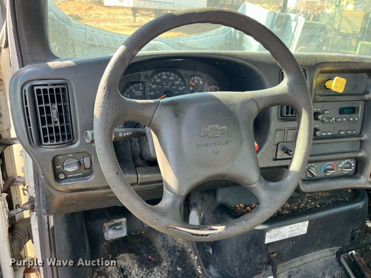 image for item LE9020 2003 Chevrolet  C7500 truck cab and chassis